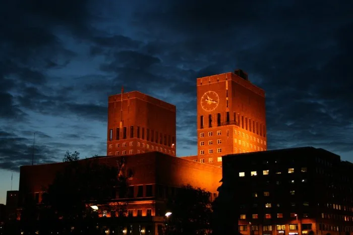 oslo-city-hall-by-night-1164782