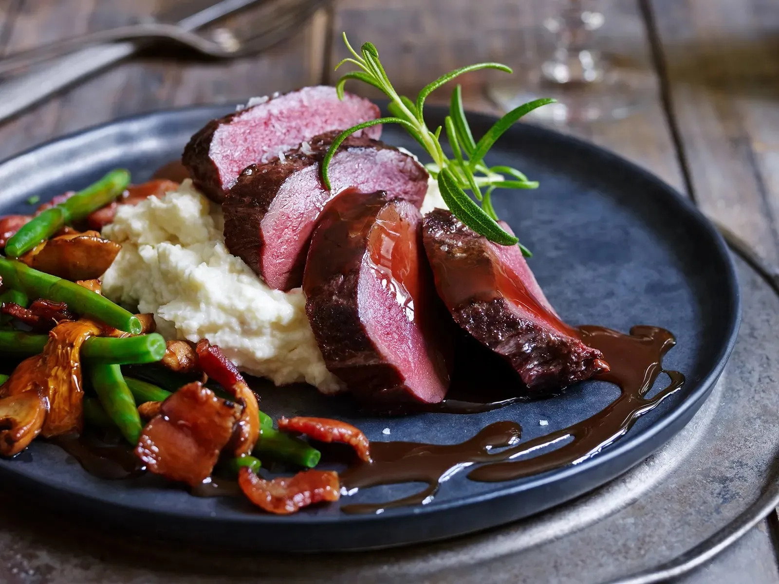 Reinsdyr indrefilet oppskrift