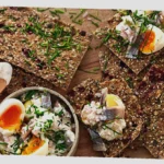 hjemmelaget knekkebrød lavkarbo