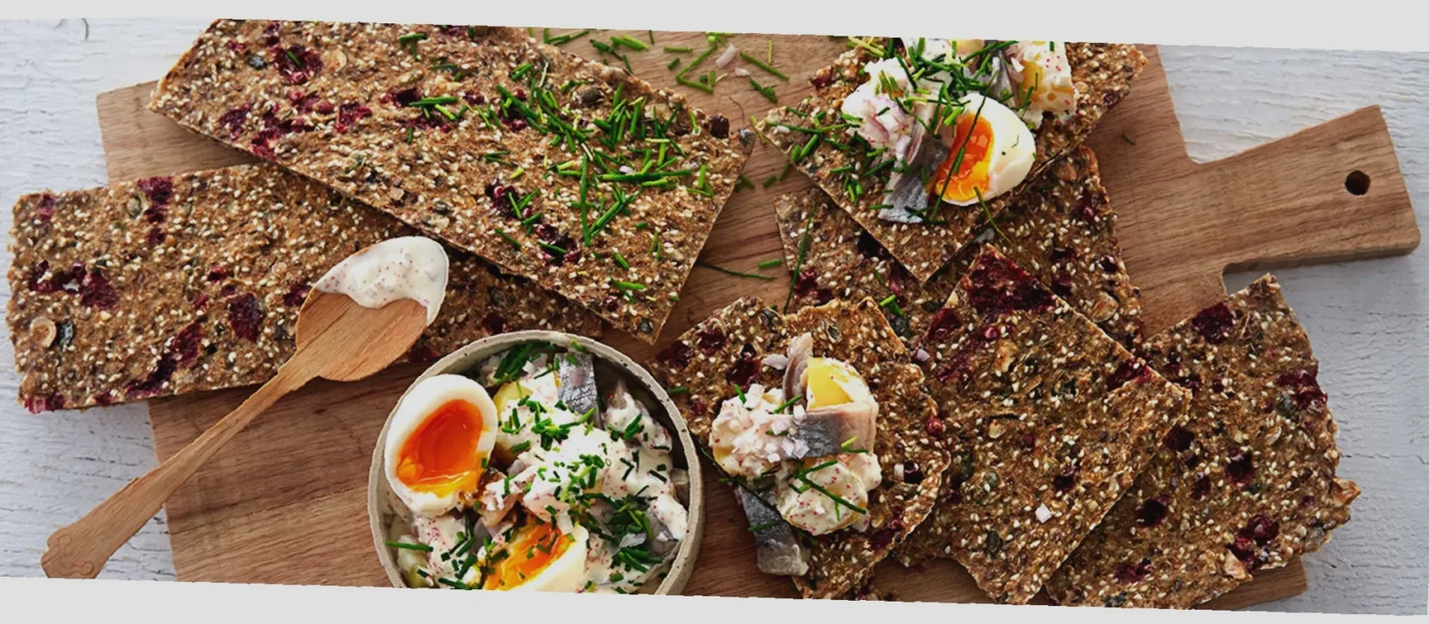 hjemmelaget knekkebrød lavkarbo