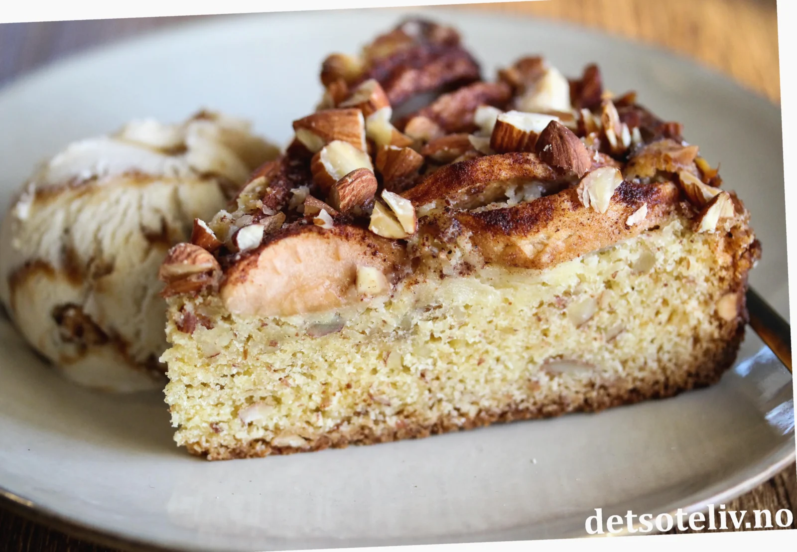 lavkarbo kake med mandelmel