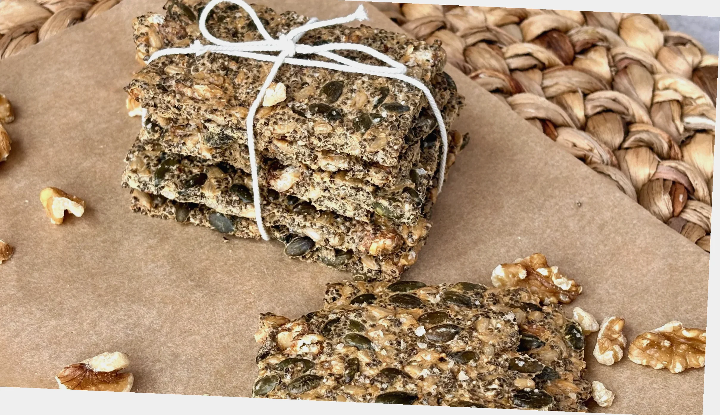 lavkarbo knekkebrød med mandelmel lavkarbo knekkebrød med mandelmel