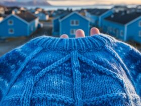 strikkeoppskrifter sortland blåbyen genser
